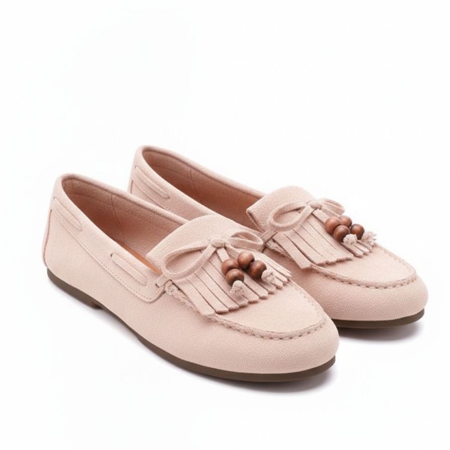 Mocassins avec des pampilles et des perles en bois
