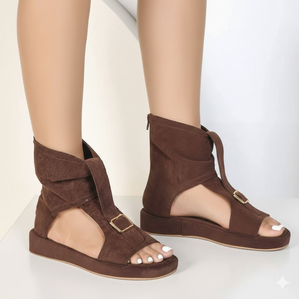 Sandales en daim avec une bride de cheville