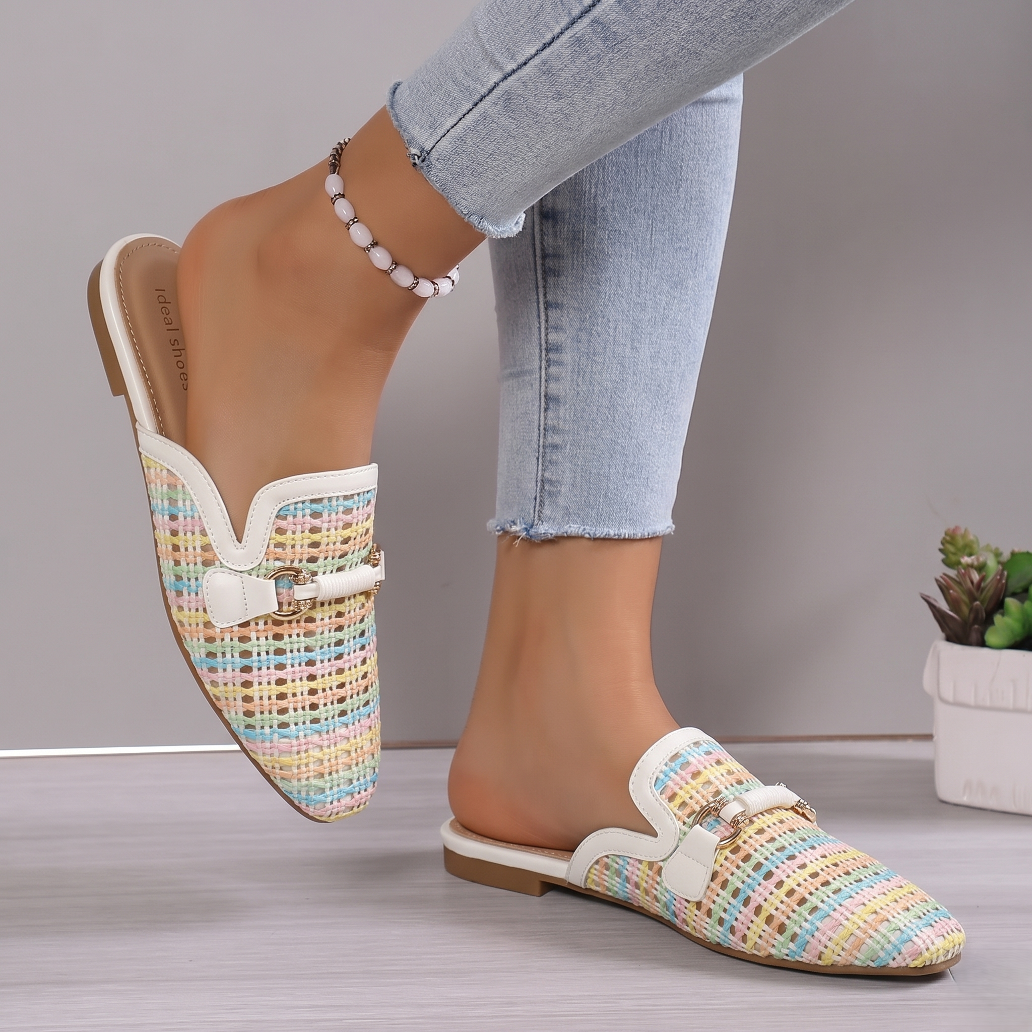 Babouche tressés avec fermoir décoratif,