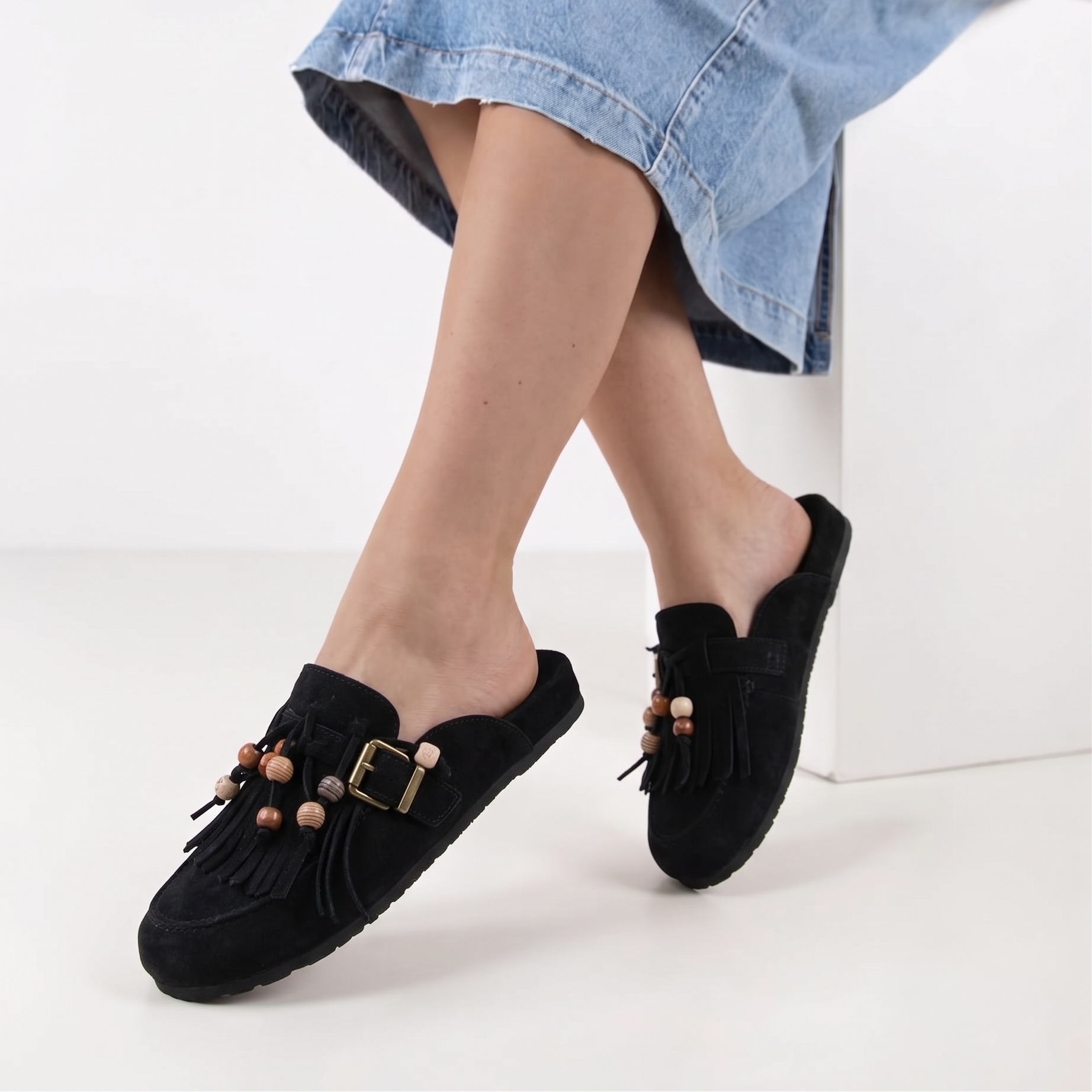 Sabot en textile avec franges et perles