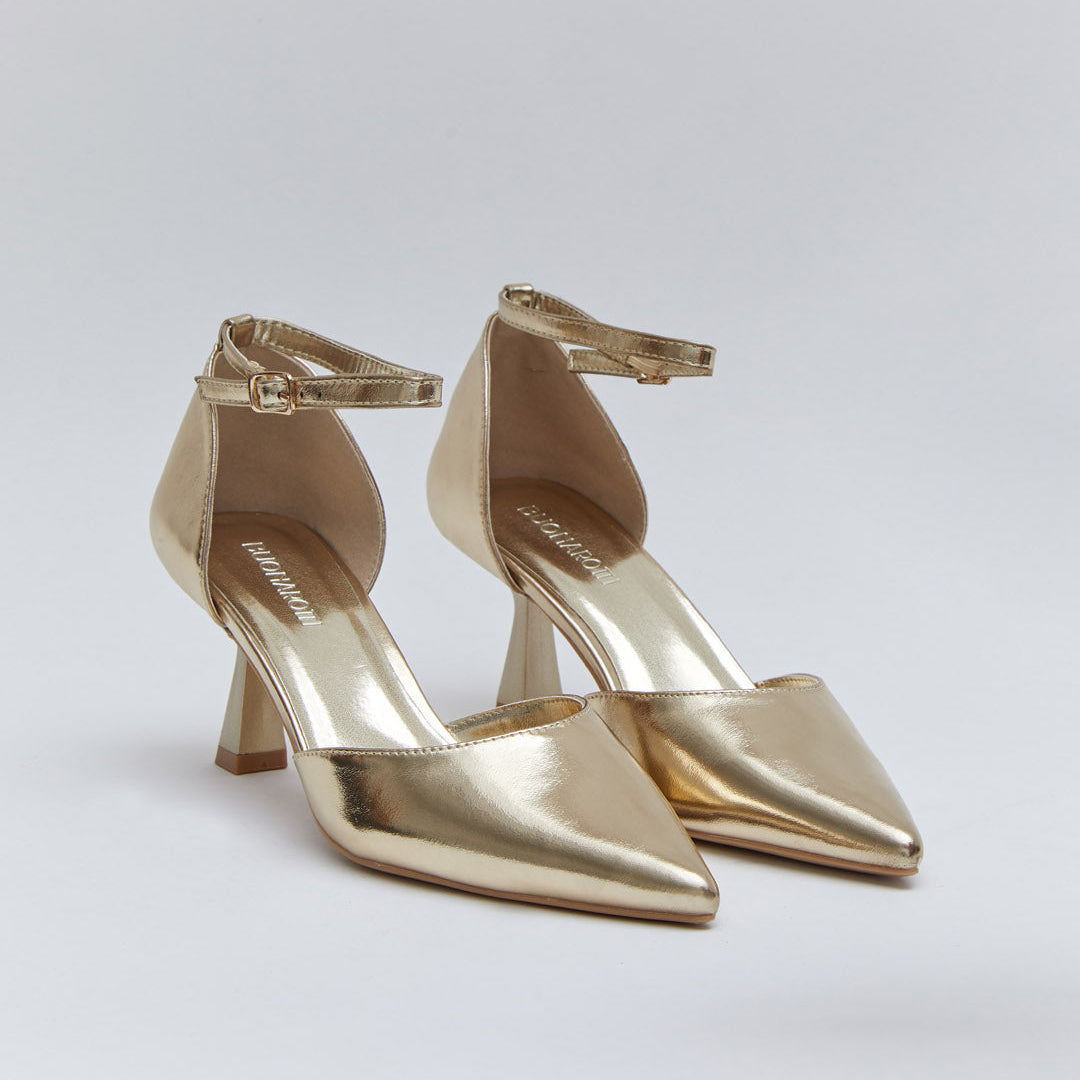 Escarpins à bout pointu avec une bride