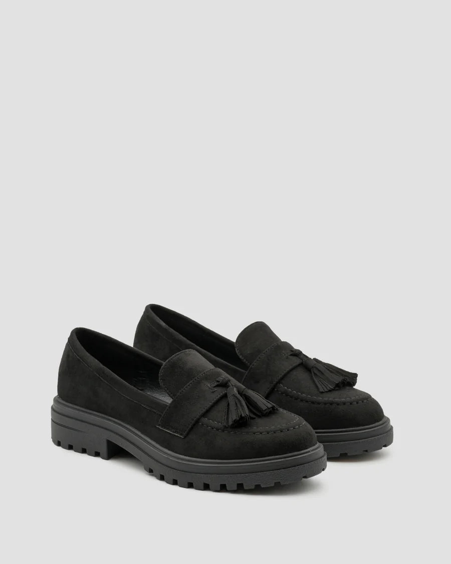 Mocassin en daim noir avec pompon