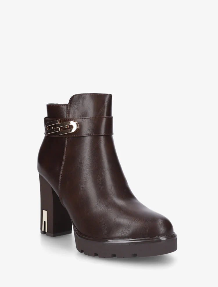 Bottines à talon et boucle fantaisie