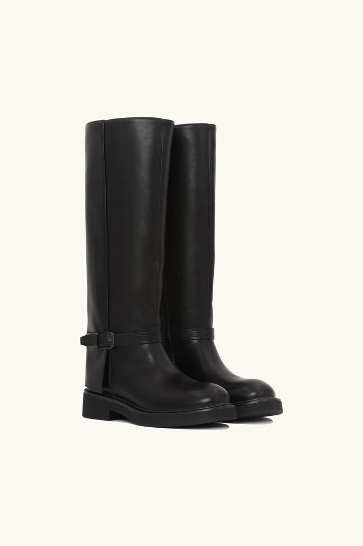 Bottes minimalistes noires avec détail boucle