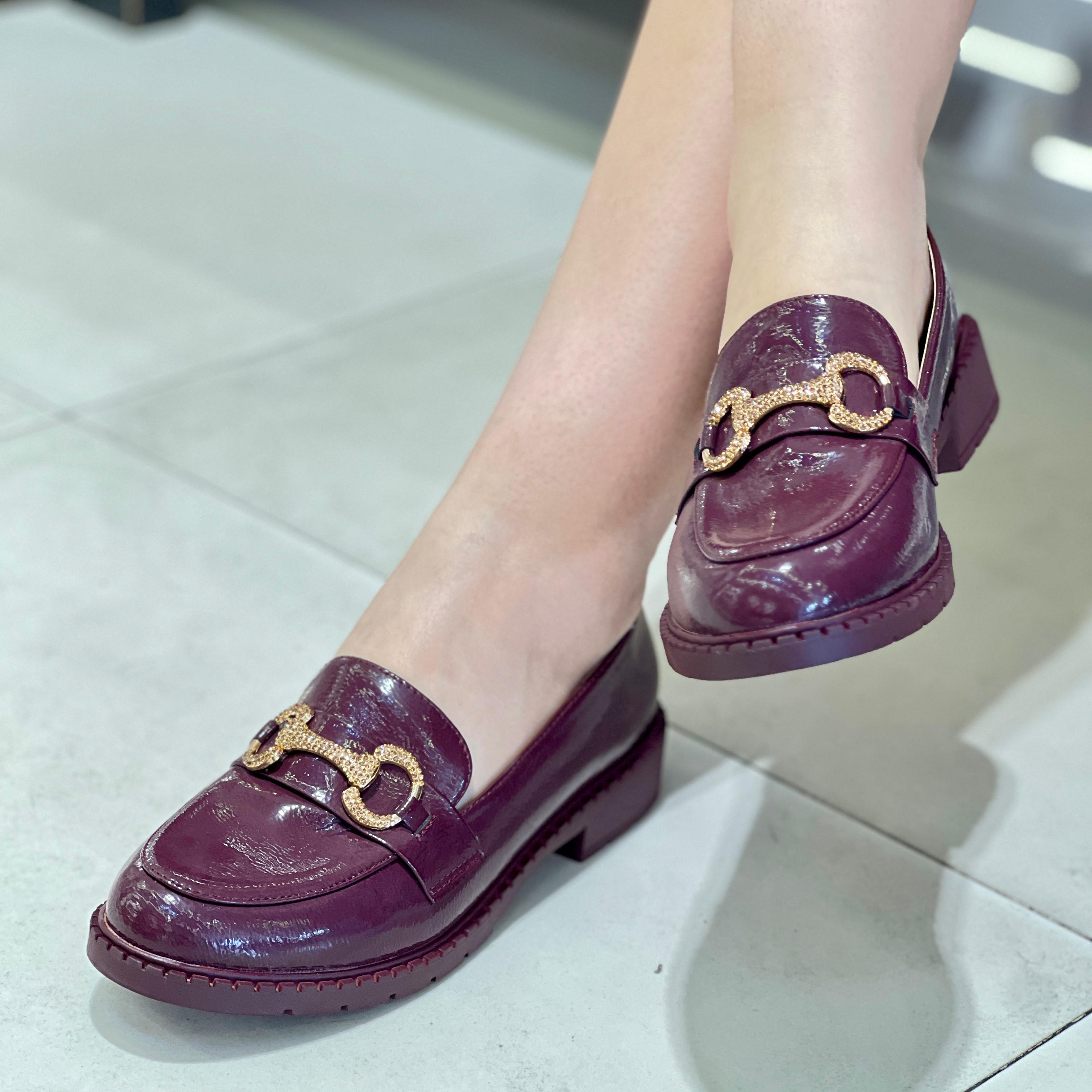 Mocassins en cuir verni de style britannique flétri pour femmes