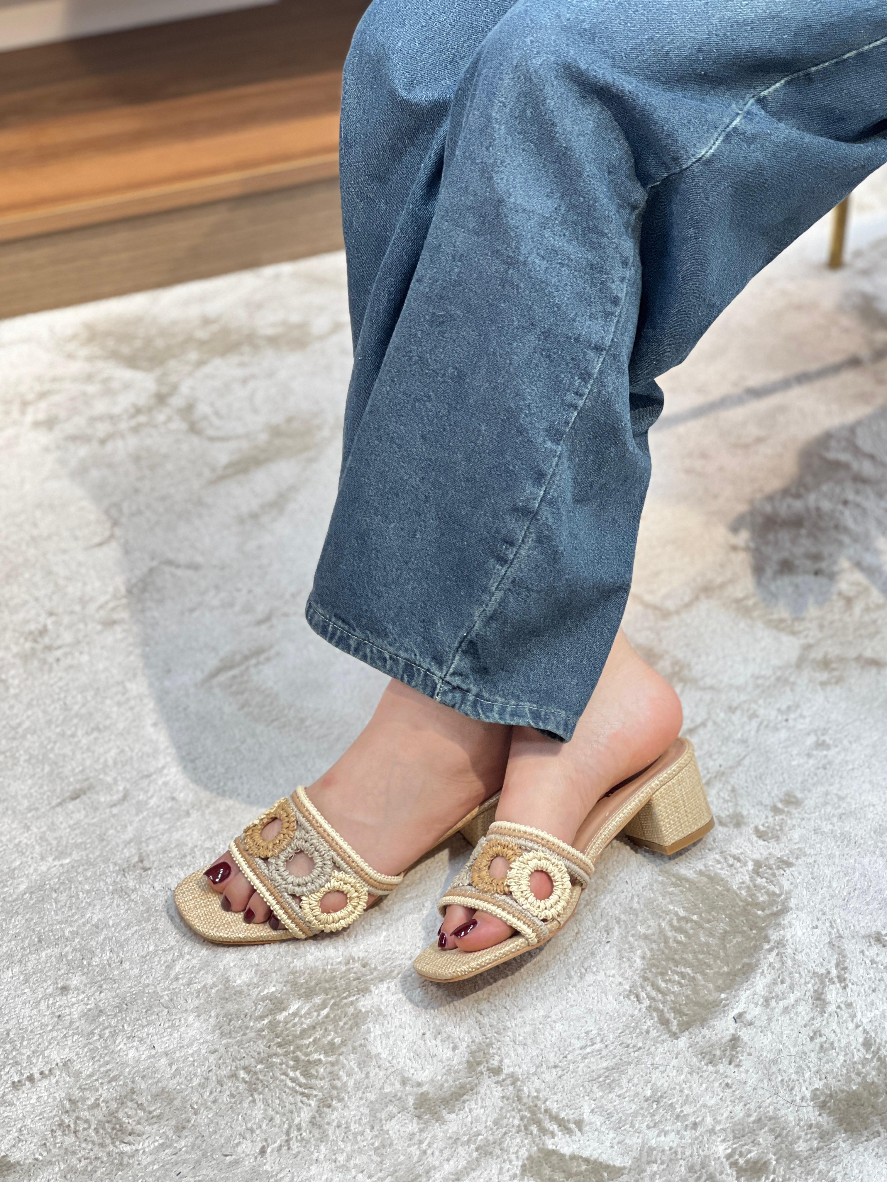 Sandale femme talon carré