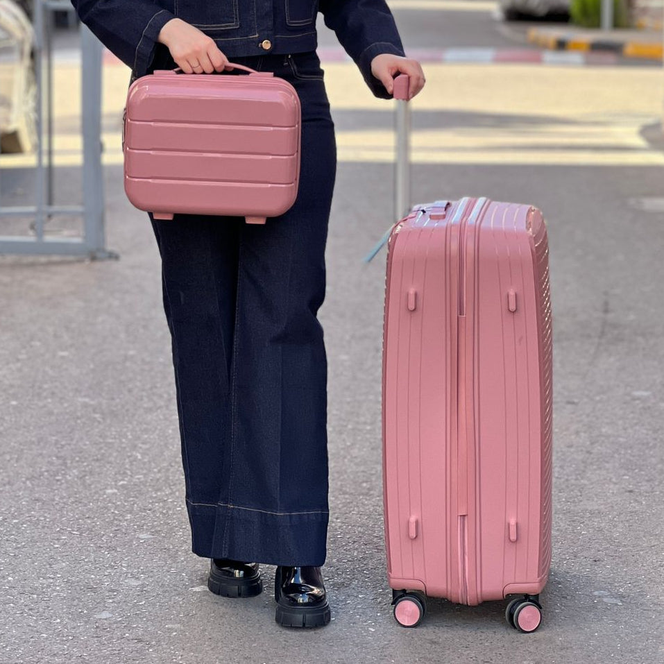 Valises Avec Détail De Cadenas Et Mécanisme De Traction