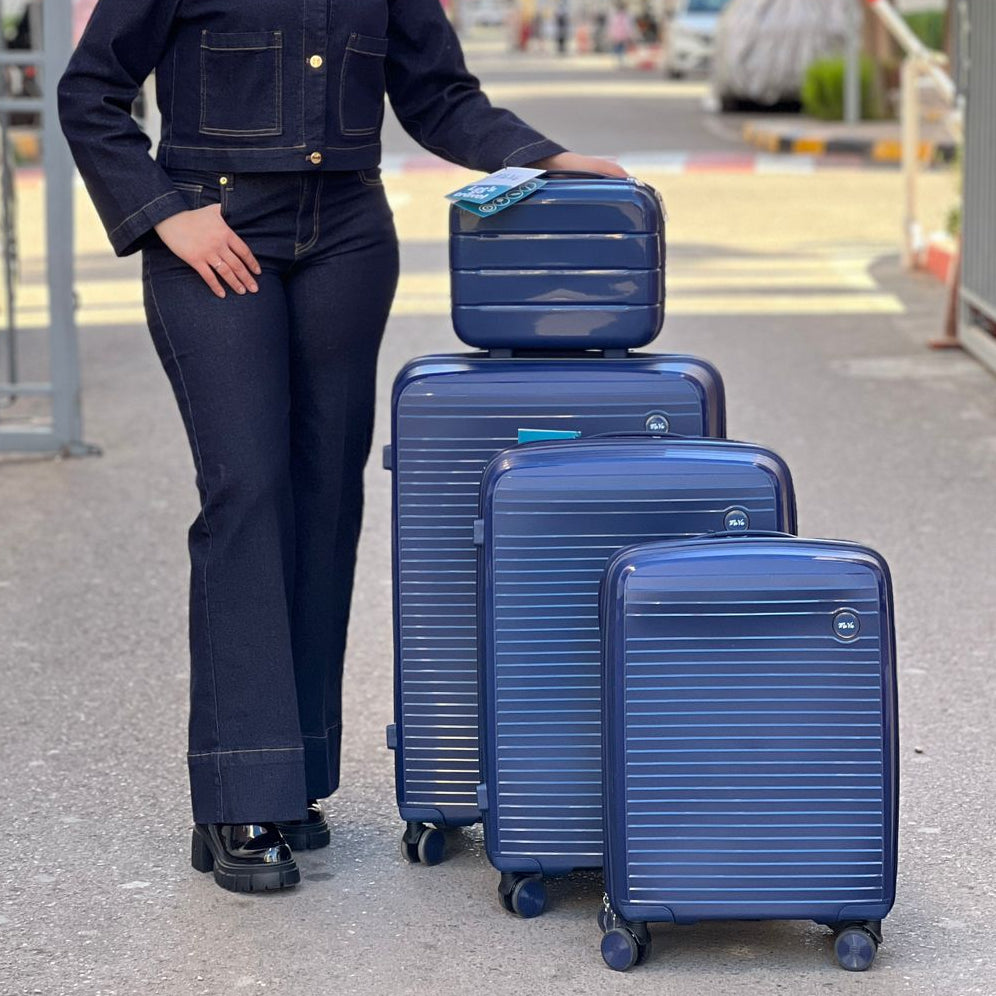 Valises Avec Détail De Cadenas Et Mécanisme De Traction