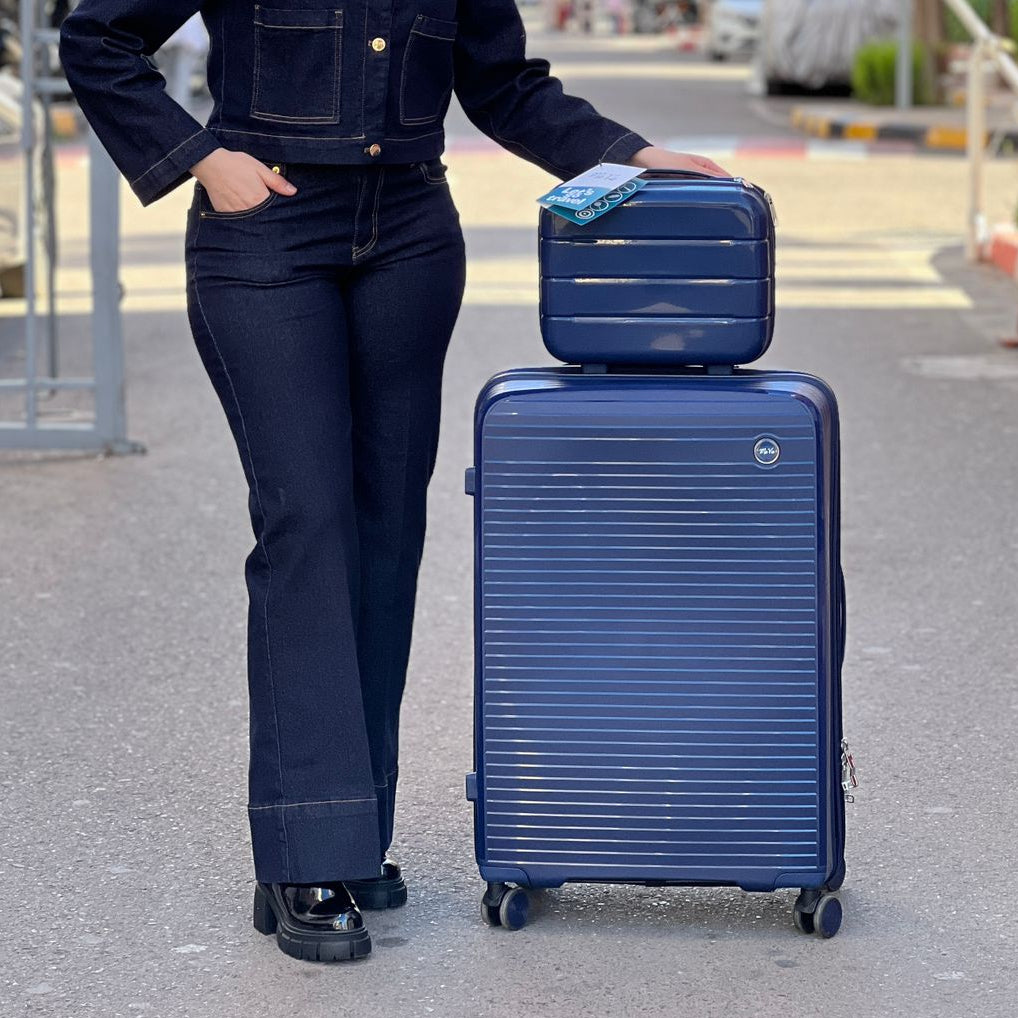 Valises Avec Détail De Cadenas Et Mécanisme De Traction