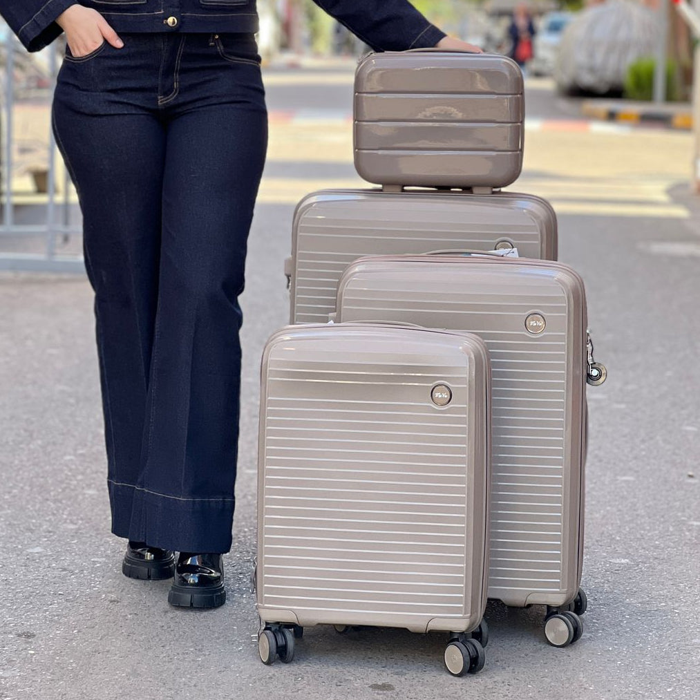 Valises Avec Détail De Cadenas Et Mécanisme De Traction