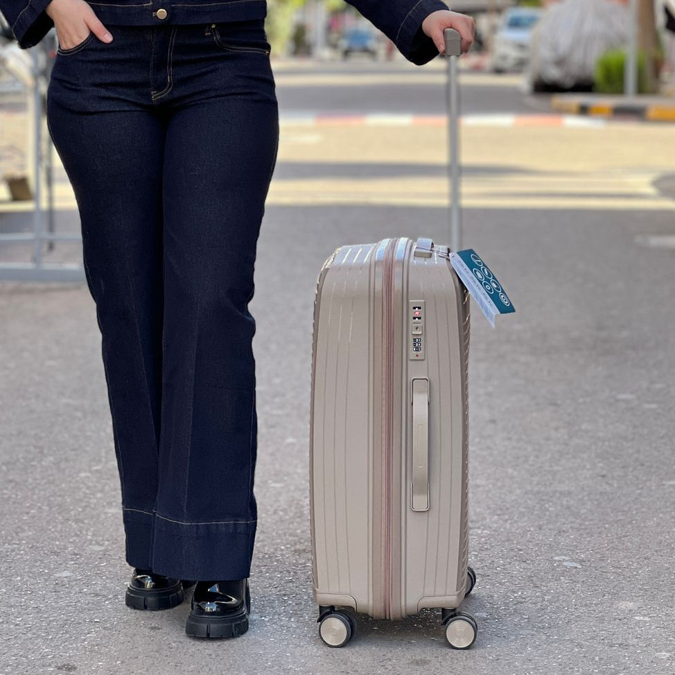 Valises Avec Détail De Cadenas Et Mécanisme De Traction