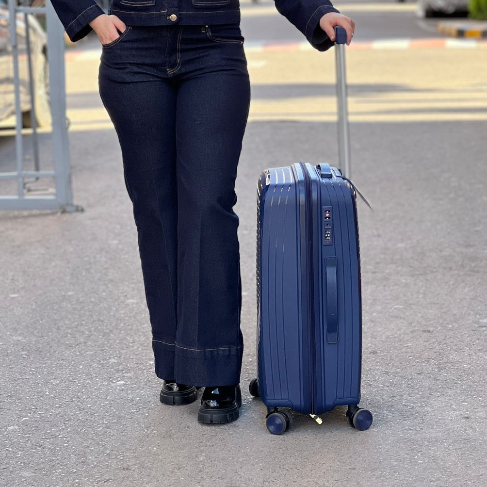 Valises Avec Détail De Cadenas Et Mécanisme De Traction