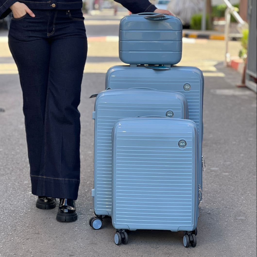 Valises Avec Détail De Cadenas Et Mécanisme De Traction