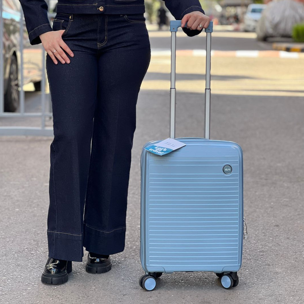 Valises Avec Détail De Cadenas Et Mécanisme De Traction