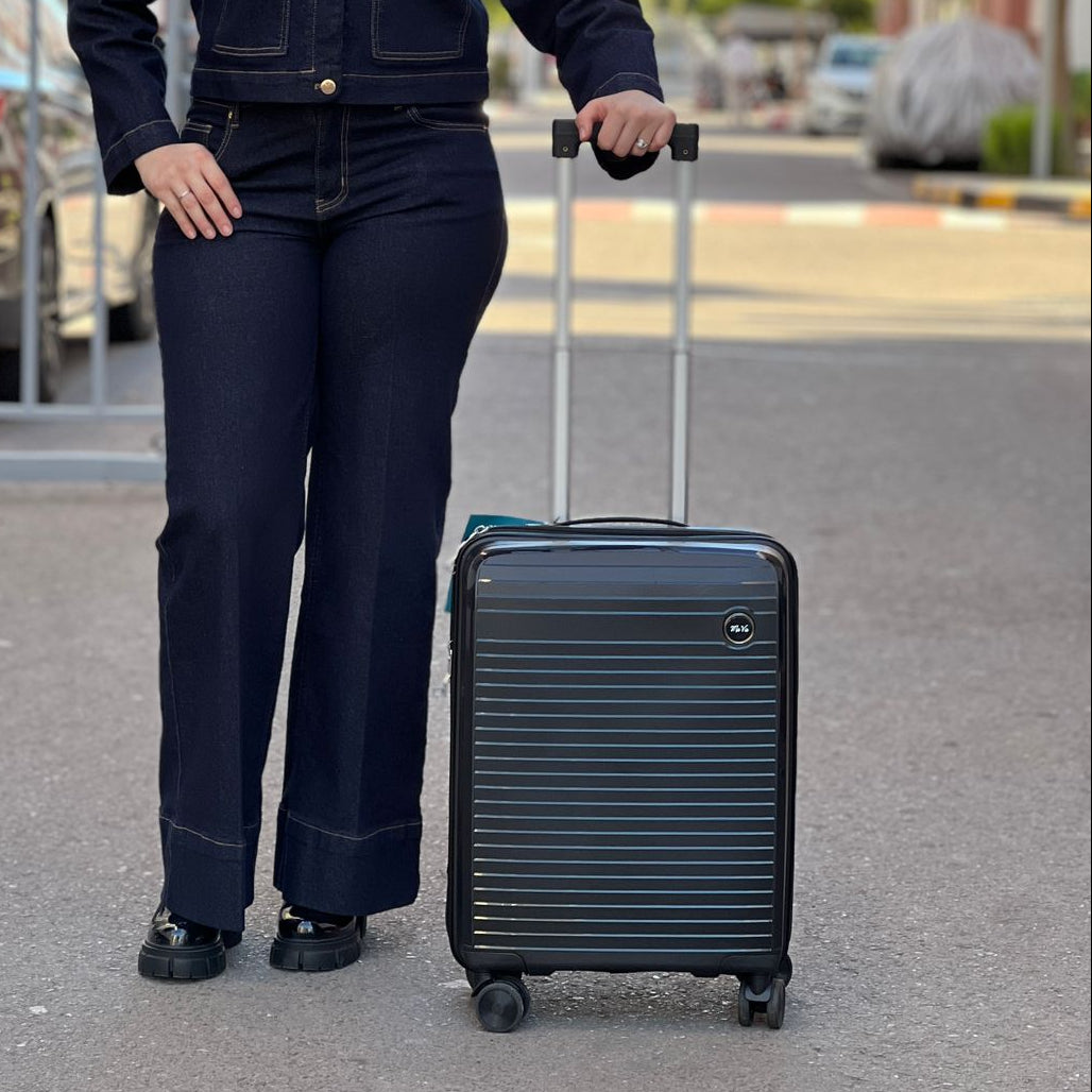 Valises Avec Détail De Cadenas Et Mécanisme De Traction