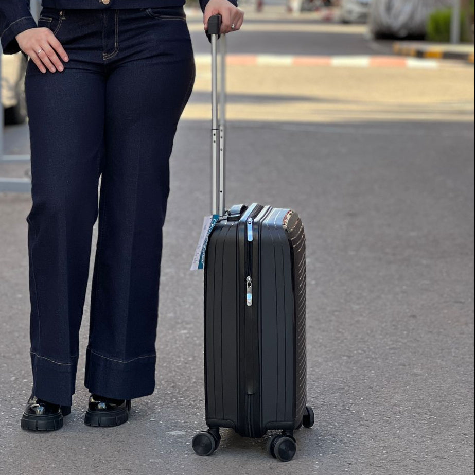 Valises Avec Détail De Cadenas Et Mécanisme De Traction