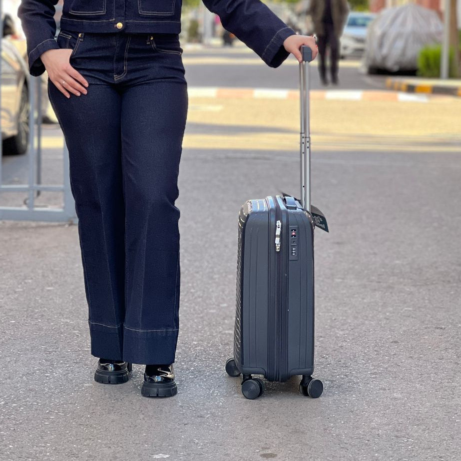 Valises Avec Détail De Cadenas Et Mécanisme De Traction