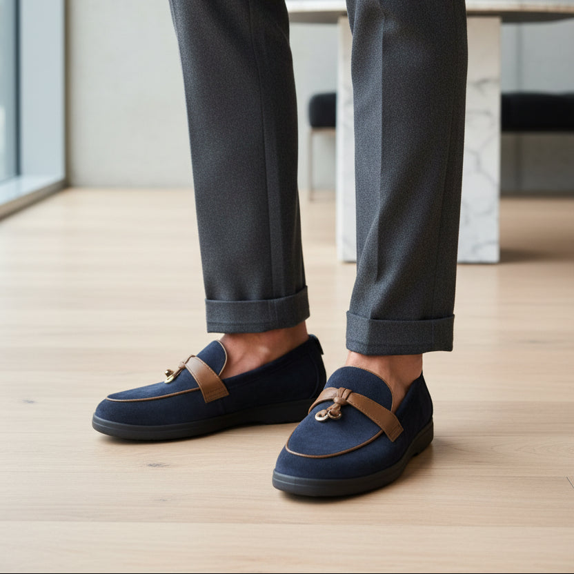 Mocassins en daim avec une bride décorative