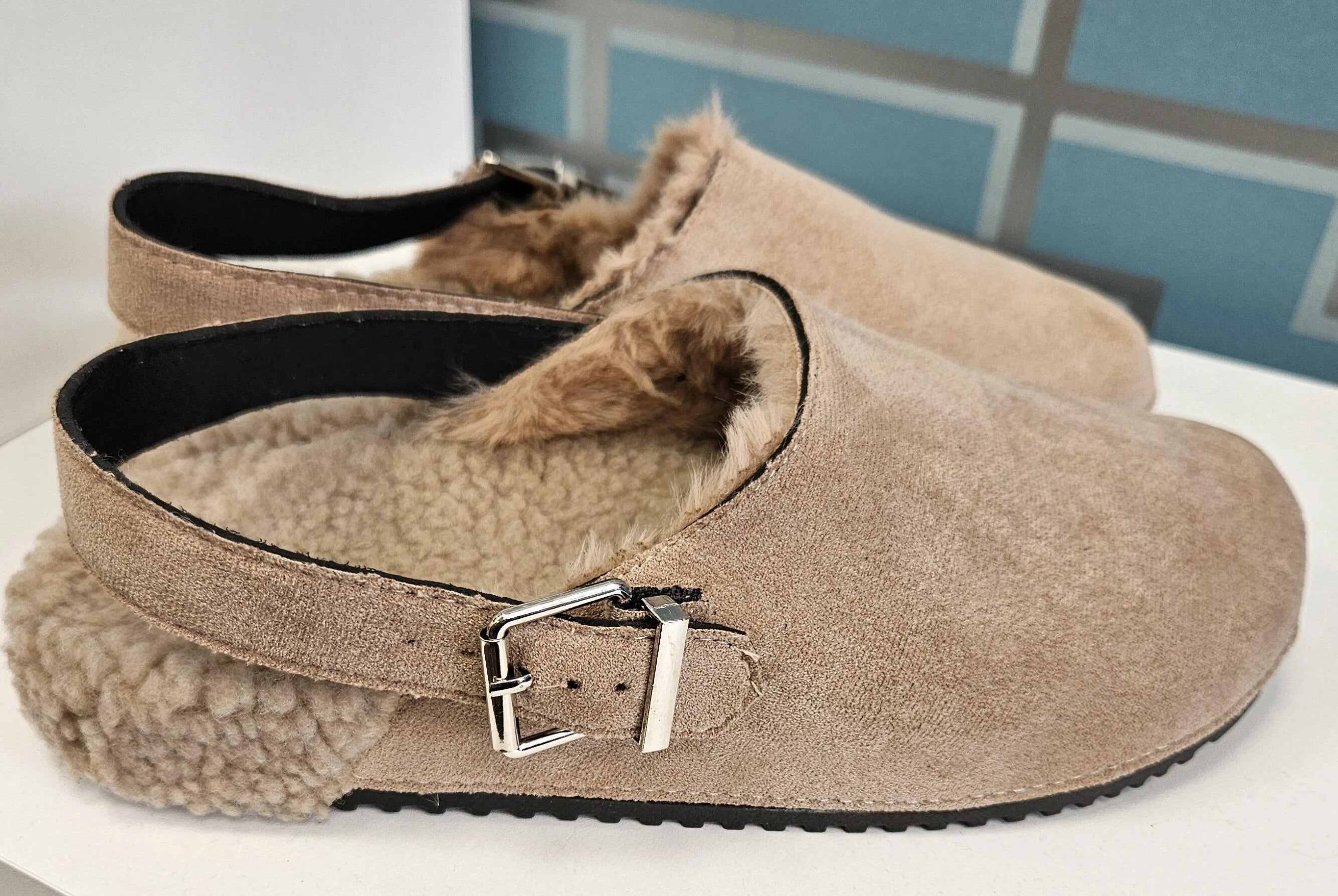 chaussons d'intérieur/extérieur unicolores en peluche à la mode