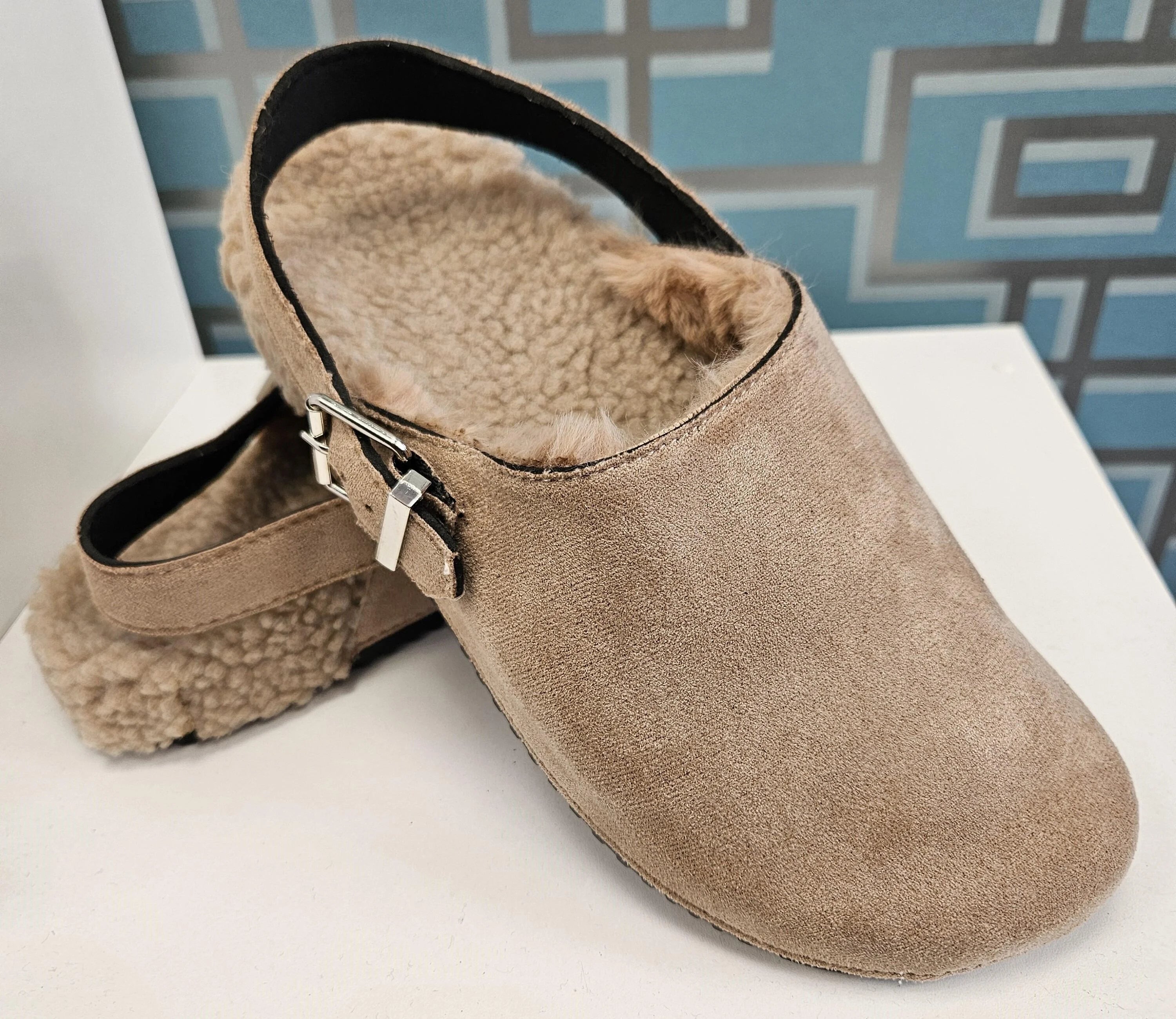 chaussons d'intérieur/extérieur unicolores en peluche à la mode