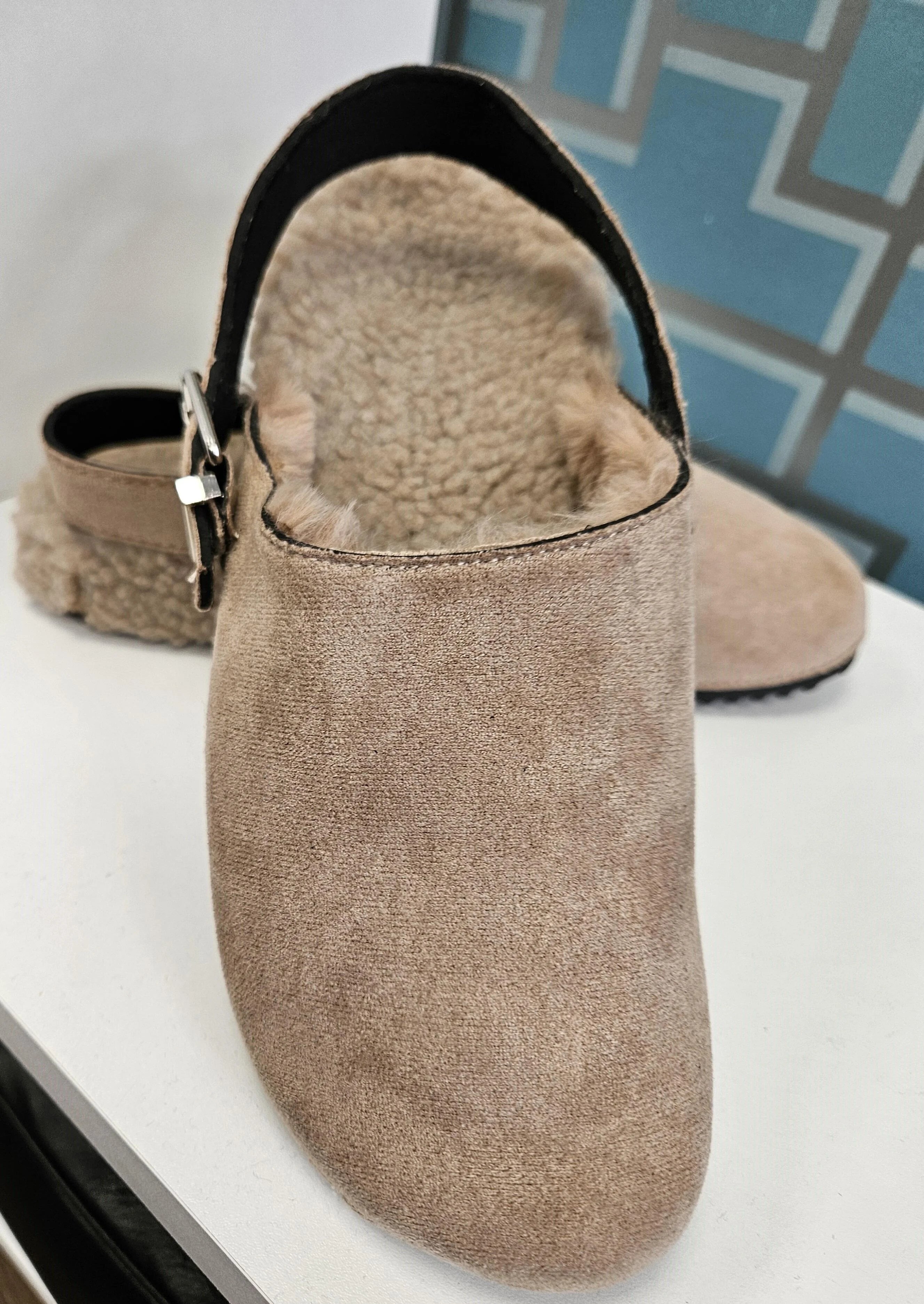 chaussons d'intérieur/extérieur unicolores en peluche à la mode