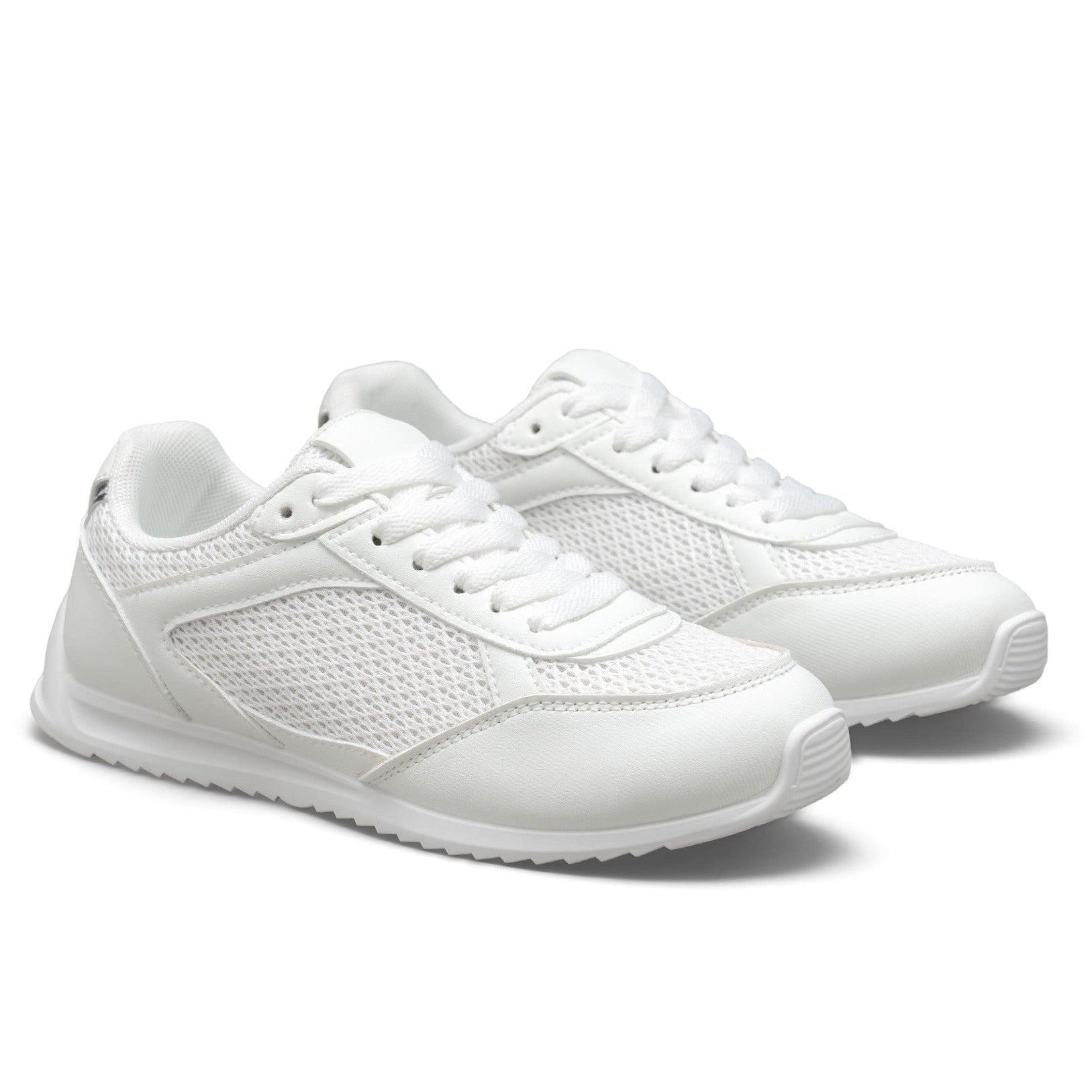 Baskets basiques avec une combinaison de matériaux