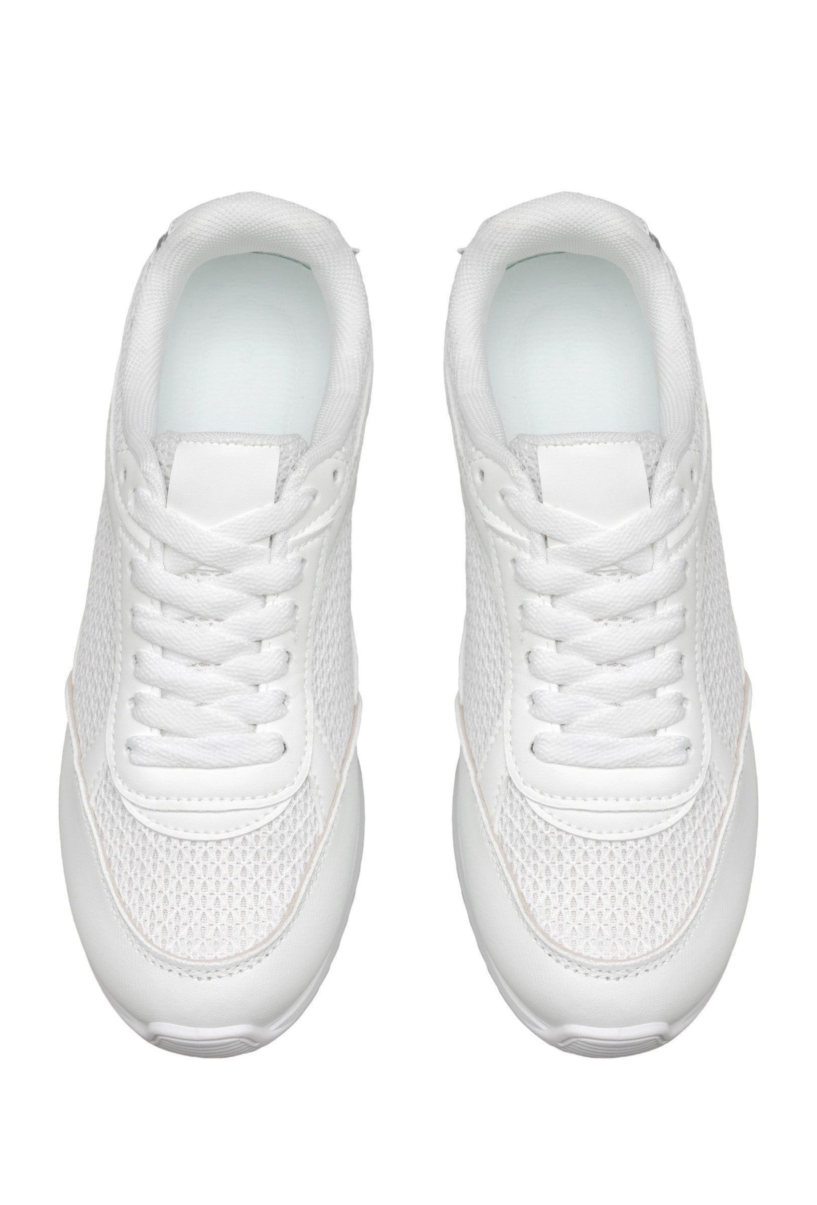 Baskets basiques avec une combinaison de matériaux