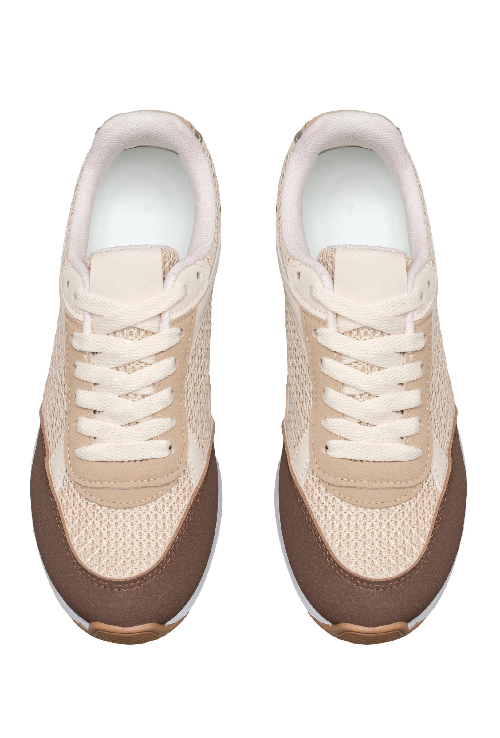 Baskets basiques avec une combinaison de matériaux