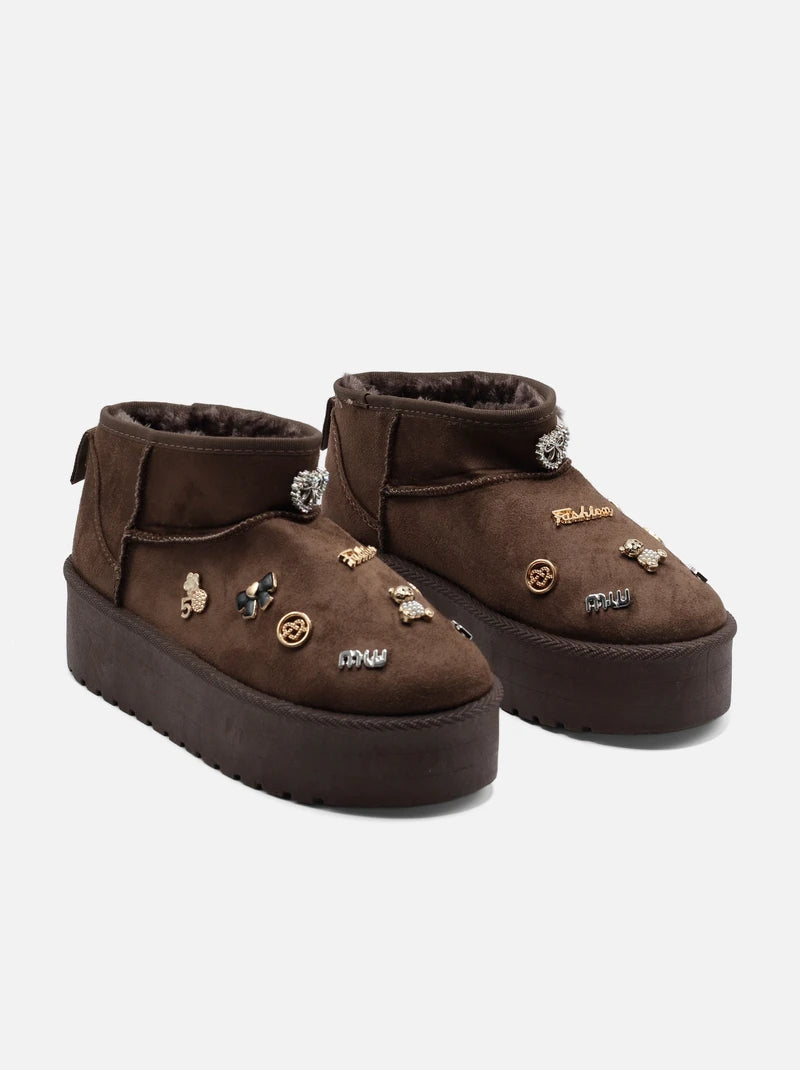 UGG à plateforme basse décorées d'appliques métalliques