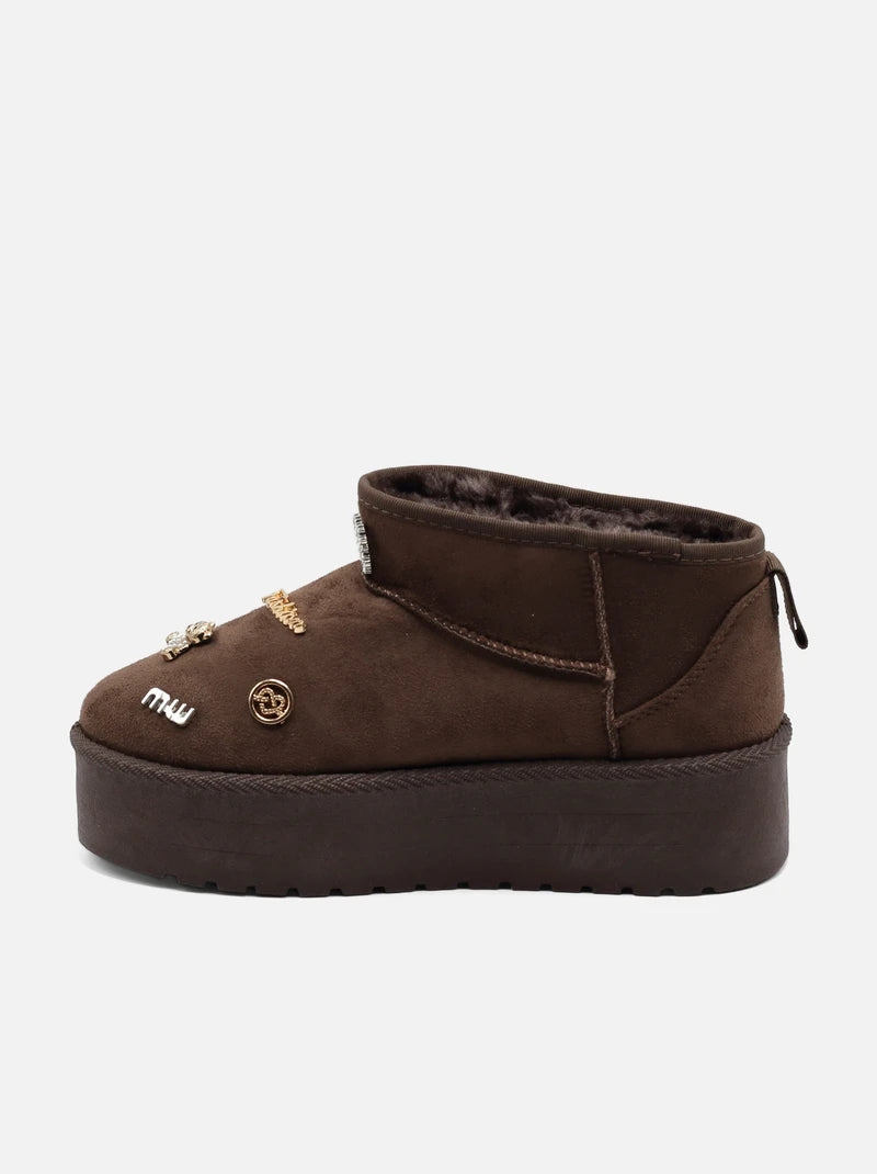 UGG à plateforme basse décorées d'appliques métalliques