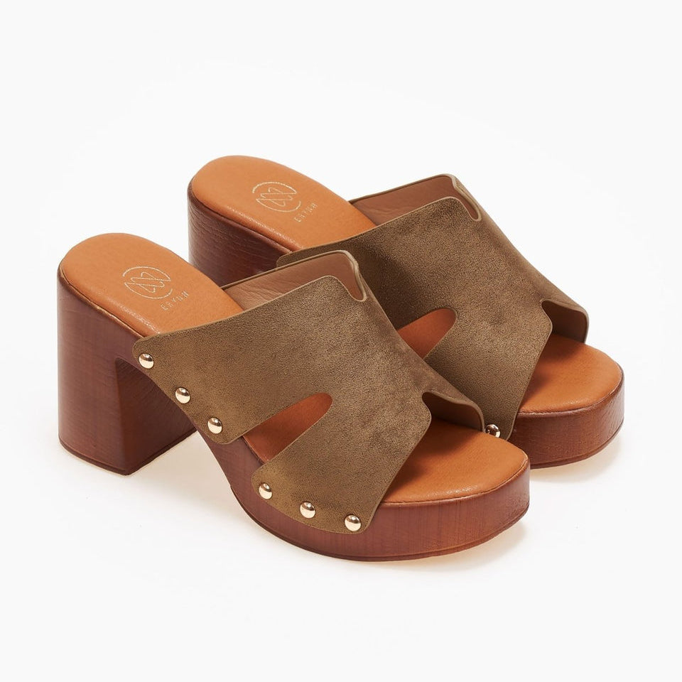 Sandale en suédine à talons carrés