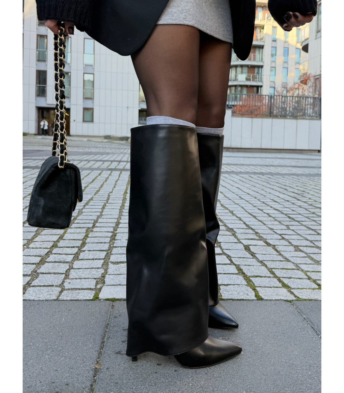 Bottes à talons Aiguilles avec une tige retroussée à la mode