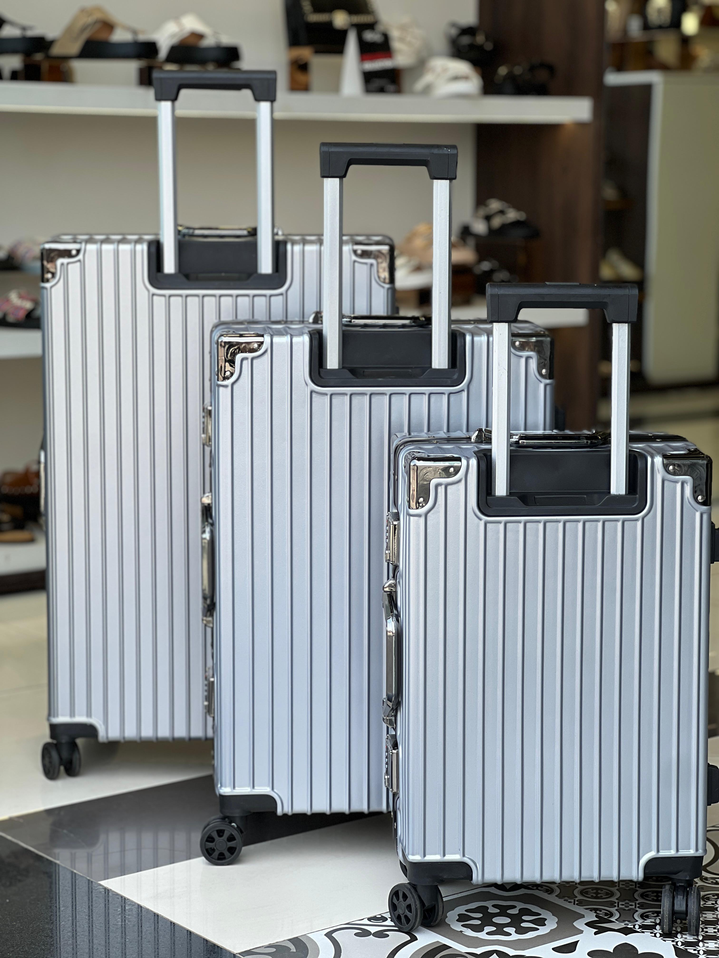 Valise de luxe avec un cadre en aluminium de haute qualité