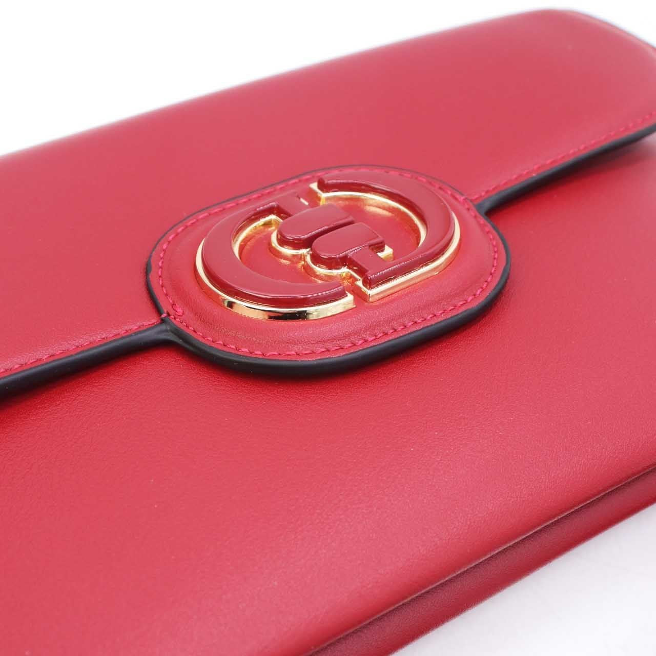 Pochette Rabat Argentée — Médaillon Signature & Chaîne