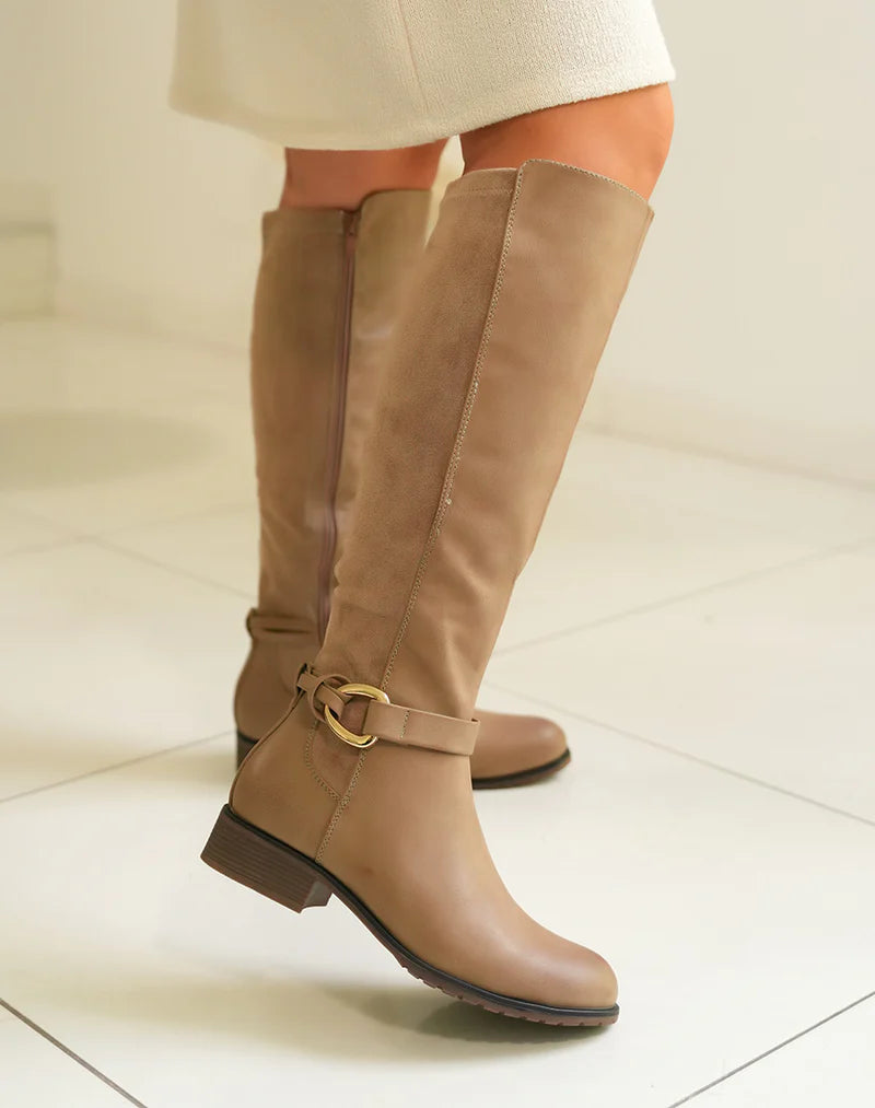Botteshautes avec lanière et boucle détails en daim